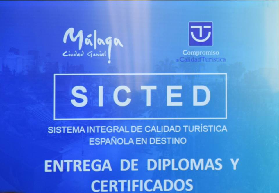 Ayer tuvimos el placer de recoger nuestro diploma de Calidad Turística de la mano del alcalde de #malaga. Mejorando para nuestros clientes!
