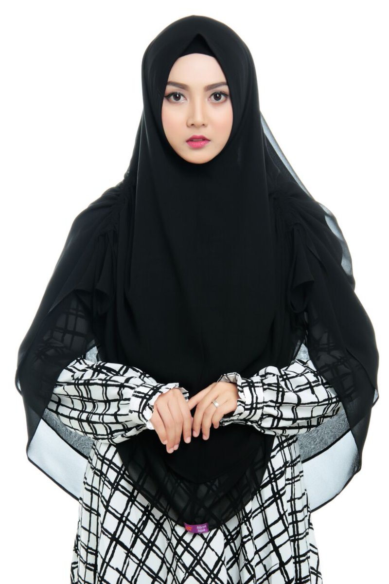 AnnaAw77's tweet image. Cantiknya koleksi hijab dr nibrasss... ♥♡