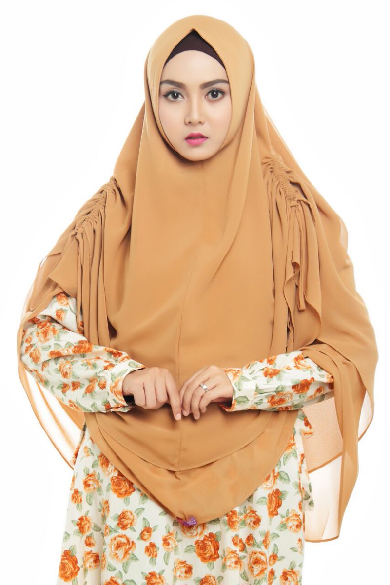 AnnaAw77's tweet image. Cantiknya koleksi hijab dr nibrasss... ♥♡