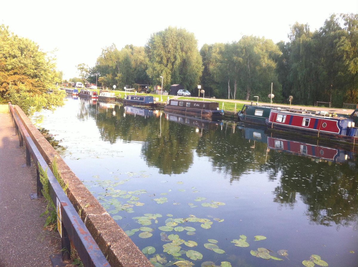MANDARINLEISURE's tweet photo. The Wednesday #NordicWalking sessions are back again. We meet near @BGSportsCentre 7.15pm &amp; your first session is FREE
#LincsConnect https://t.co/OBQXoi3hyV