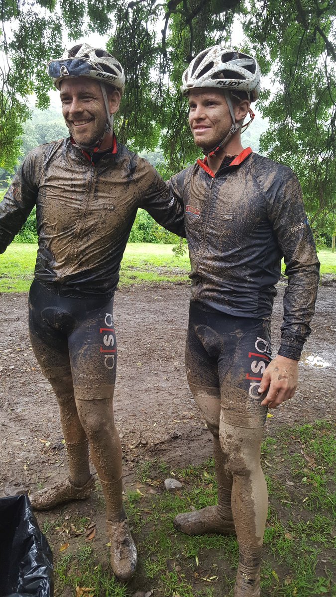 Our muddy leaders just arrived at WP2. <a href="/pieterseyffert/">Pieter Seyffert</a> <a href="/TravisWalkermtb/">Travis Walker</a> <a href="/ellsworthbikes/">Ellsworth Bikes</a> @asgsport #TransCapeMTB #journeyacrossCape