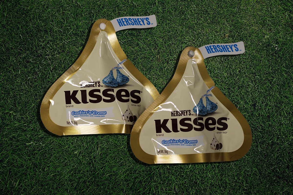 SSFCMerch's tweet image. All Megastore purchases until #ValentinesDay will receive a free @Hersheys kisses packet!

bit.ly/2lj90TQ

#GoRabbitohs