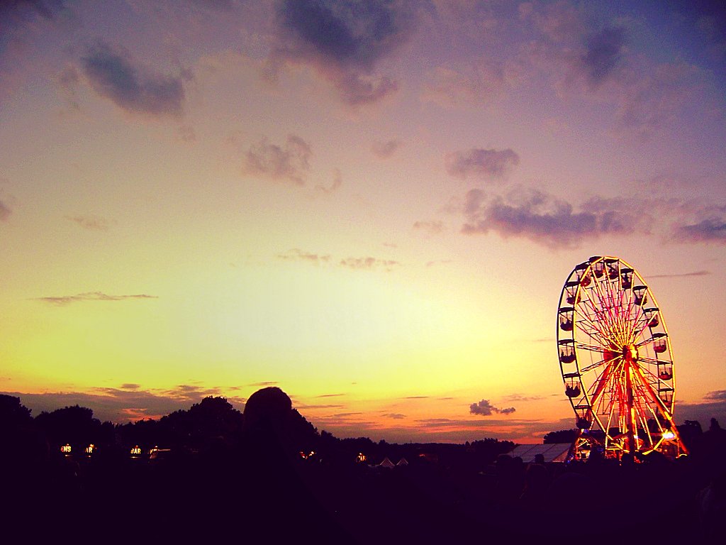 IsleOfWightFest's tweet photo. Morning Festi-Fam. We love this photo :) Guess what year this was? #IOW20?? #WheelyGoForIt https://t.co/PHaACdYcIH