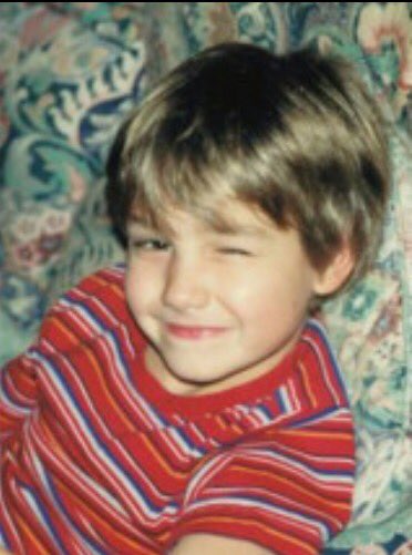 Dir_1DOnly's tweet photo. 誰かわかった人RTしてください👶

#BestFans2017 
#OneDBestFans https://t.co/qvsfUAdubm