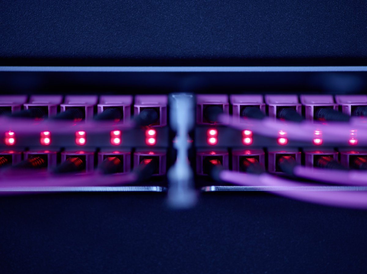 ICIO_ME's tweet photo. Swiss developer of #cabling systems, @reichle_massari, has introduced its new #R&amp;MinteliPhy system for #Netscale https://t.co/AbVagB5Eqb https://t.co/sRCf9HqGz9