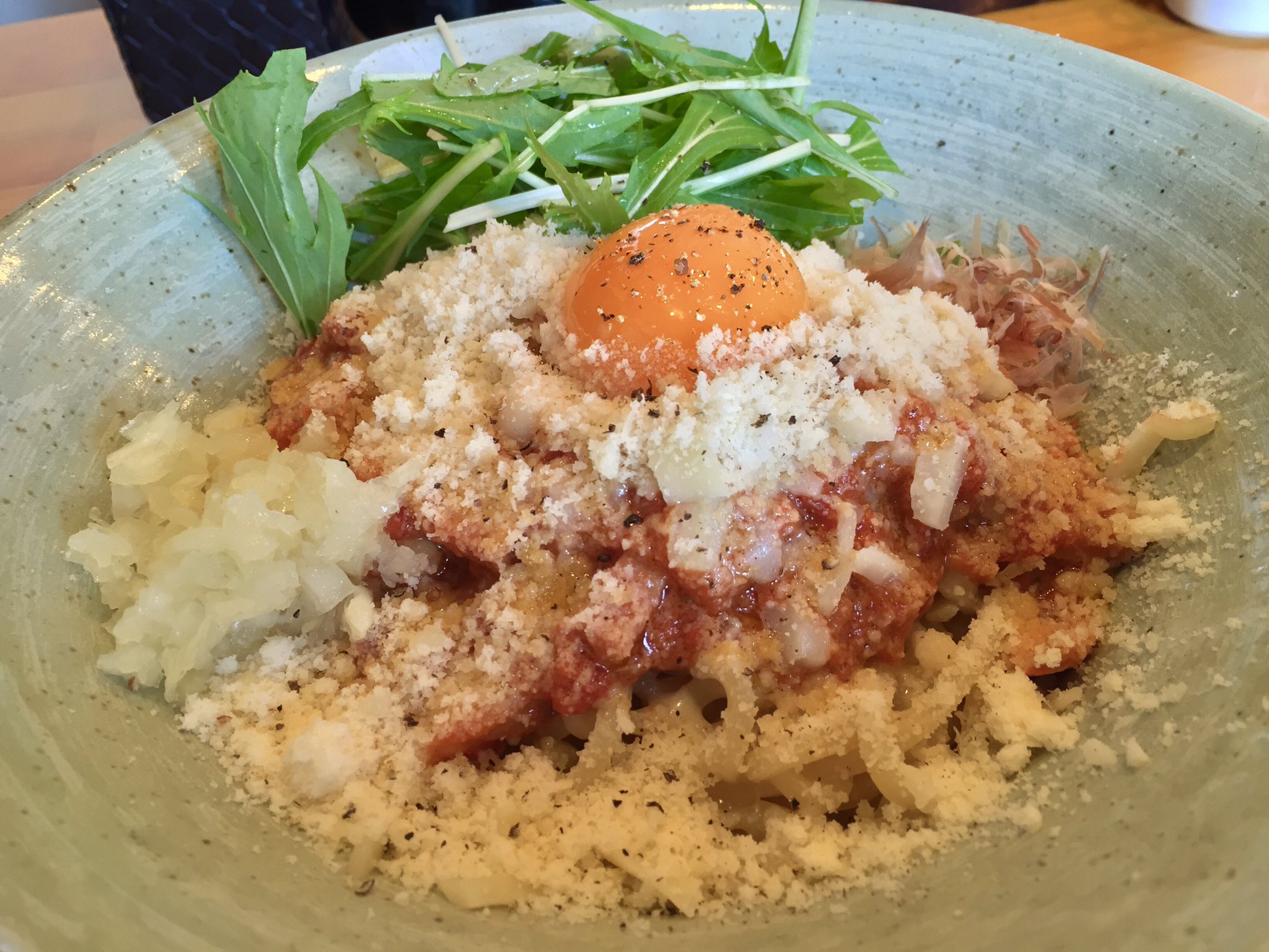 名古屋グルメ探偵 アスカイ Twitterren 北名古屋市の 極太麺 まな屋 ではイタリアン要素が加わった 進化まぜそば を提供されています モチモチの全粒粉麺を味わった後は ご飯を投入してリゾット風に味わえるのも素敵です 名古屋情報通 おいでよ北名古屋