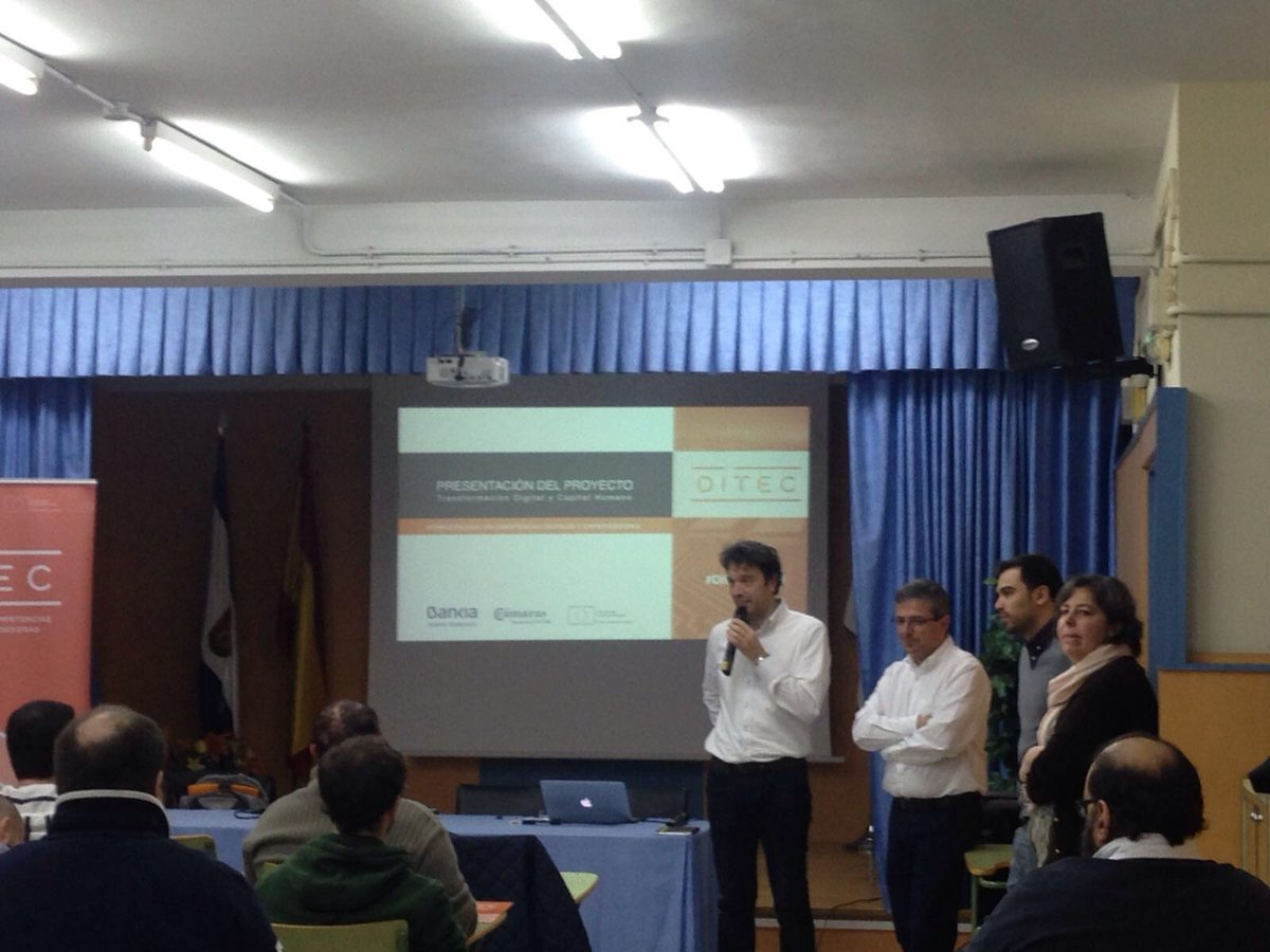 FundacionINCYDE's tweet photo. Hoy en el IES Ribera del Tajo (Talavera) informando sobre los beneficios de DITEC @Bankia @opinno #DITECFPDual https://t.co/RhHmCiVfBn https://t.co/ex51Ybh4lT