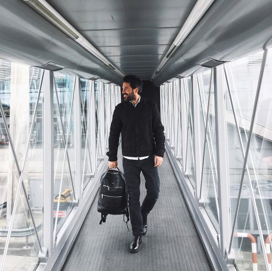 7FAM_EU's tweet photo. Miguel Carrizo jetsetting in a #7ForAllMankind suede jacket. 
#7FAM_EU #OOTD #BloggerStyle 

Shop men's jackets: https://t.co/UQlbeOoajX https://t.co/1fzHb9Czka