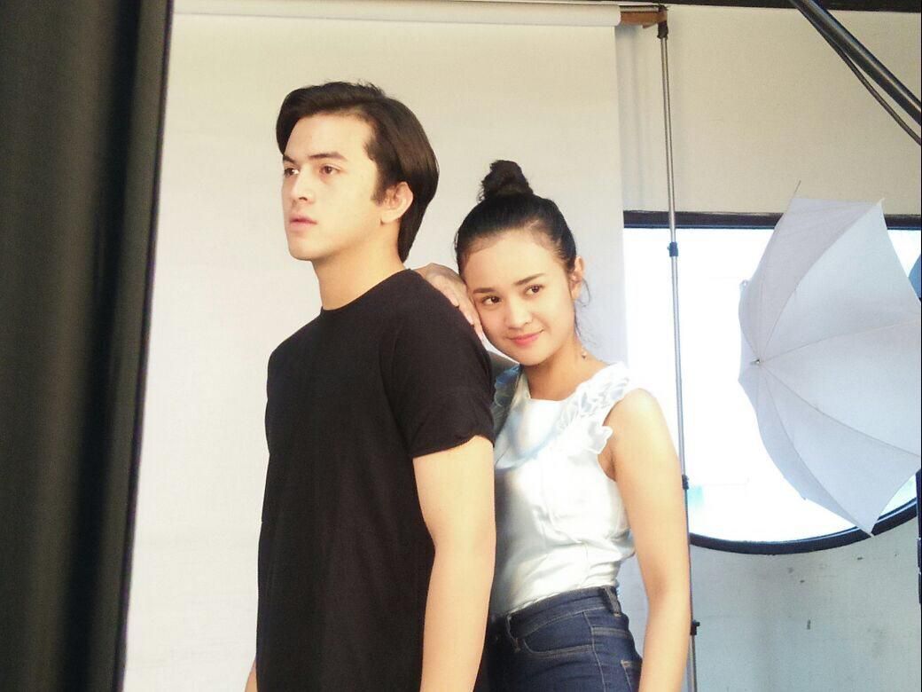 londonlovefilm's tweet photo. Gemeshhh deh liat Gilang dan Caramel. BTS photoshoot @gadismagz #lls2maret https://t.co/4nyon8sWXI