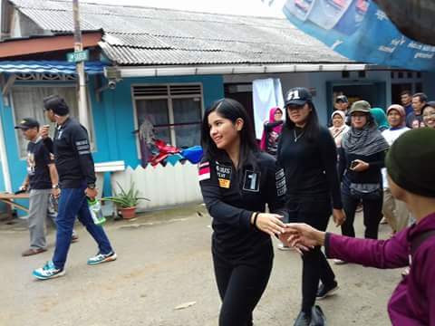 TWITTER/NEOSILVER5 - Annisa Pohan 'melengos' saat salaman.