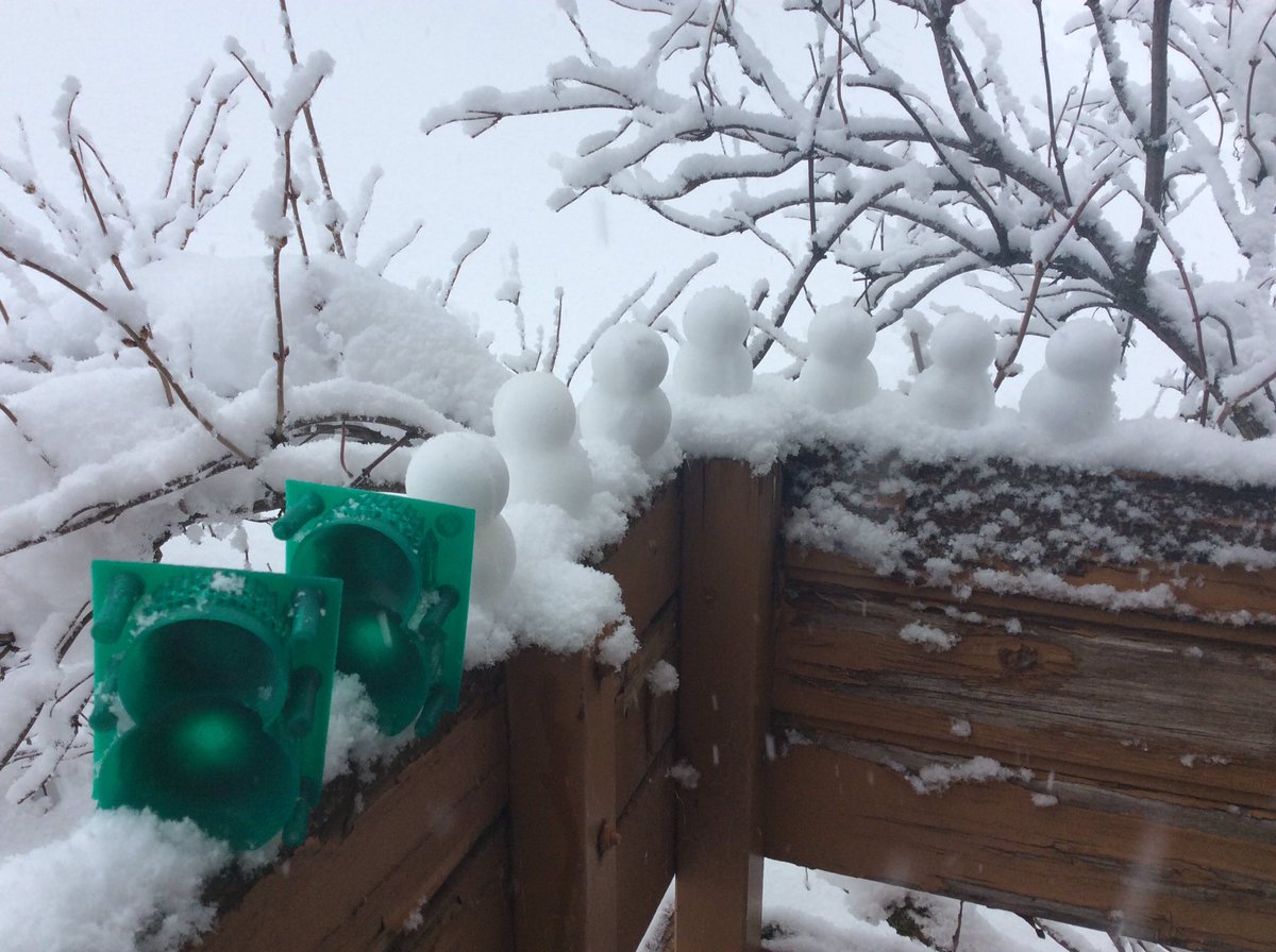 elcp72's tweet photo. Moule à bonhomme de #neige imprimé sur #PrusaI3 @emotiontech en #Gfil 😀
#3dprinter #geek #fun #imprimante3d #snowman https://t.co/bEY1G3bnMe