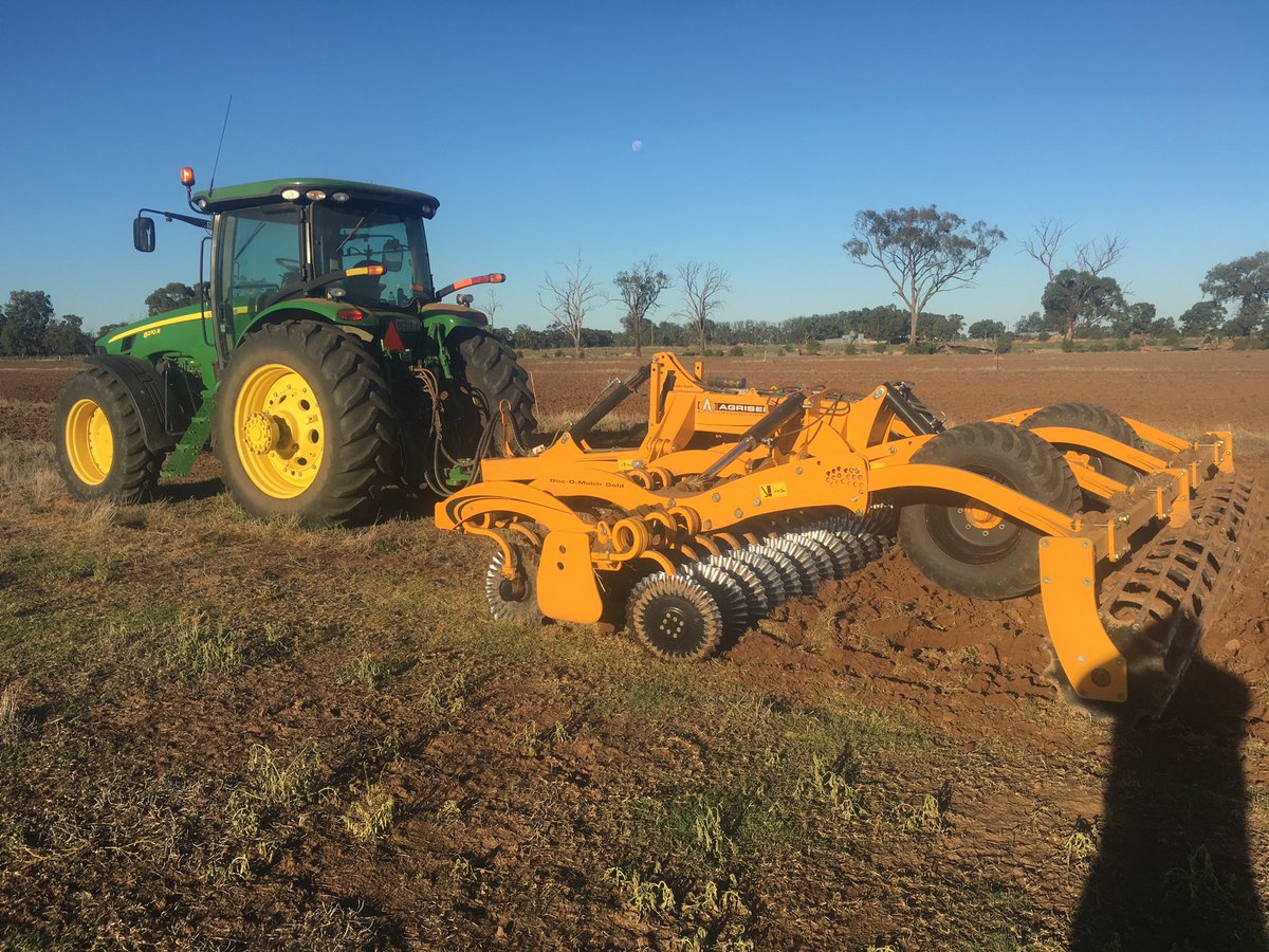 picks33's tweet photo. New multidisc delivering the goods #johndeere #agrisem #seedbedpreparation https://t.co/tA8NeM3vEJ