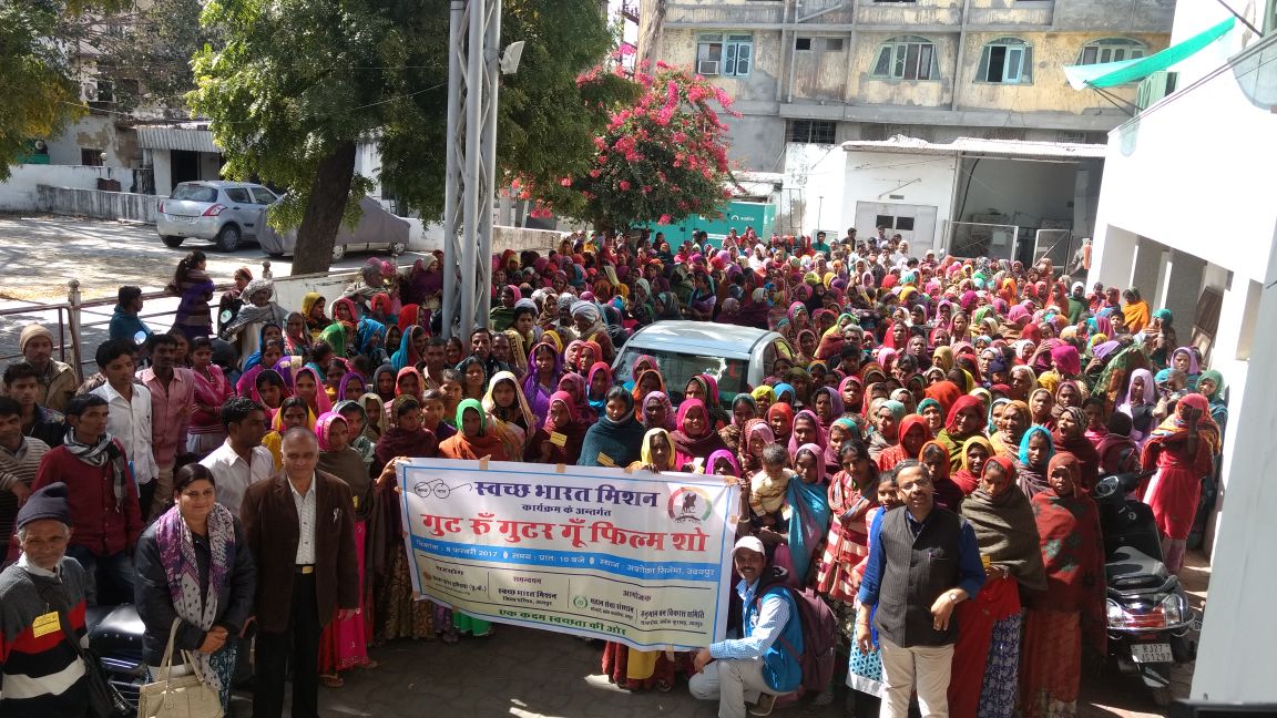 gutargun's tweet photo. Women from the remotest villages in Udaipur district came together to watch Gutrun Gutargun! Organized in association with @wellsforindia https://t.co/YgqbXrlBpj
