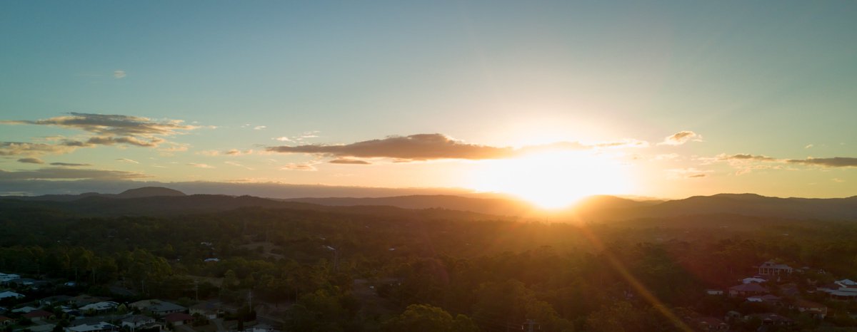 massivecatch's tweet photo. Ripping #sunsetvibes somewhere north of @brisbanecityqld. Stay cool Brisbane.#SummerVibes #massivecatch #sunsets #photography #DJIMavicPro https://t.co/RvB0FRKOe3