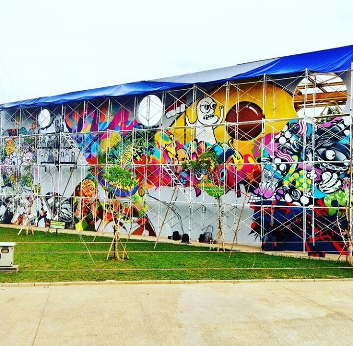 saya bikinin Jus alpuket.. buat bapak <a href="/basuki_btp/">Basuki T Purnama</a> di kalijodo.. gede tuh pak alpuketnya..