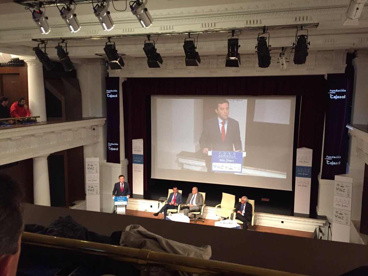 AnoveObtentores's tweet photo. Hoy en Sevilla en el Foro Agrícola de Cajasol hablando del algodón. El Viceconsejero apuesta por poner en marcha ensayos de variedades https://t.co/TM6RA4FZF0