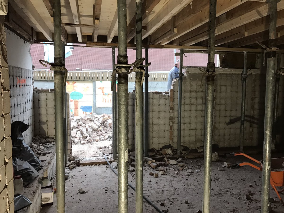 MeindNL's tweet photo. Het sloopwerk is met #Steinhoff in volle gang! #klusproject #Cylinderstraat #DenHaag #Meind #projectmanagement https://t.co/bFdyUsDto8
