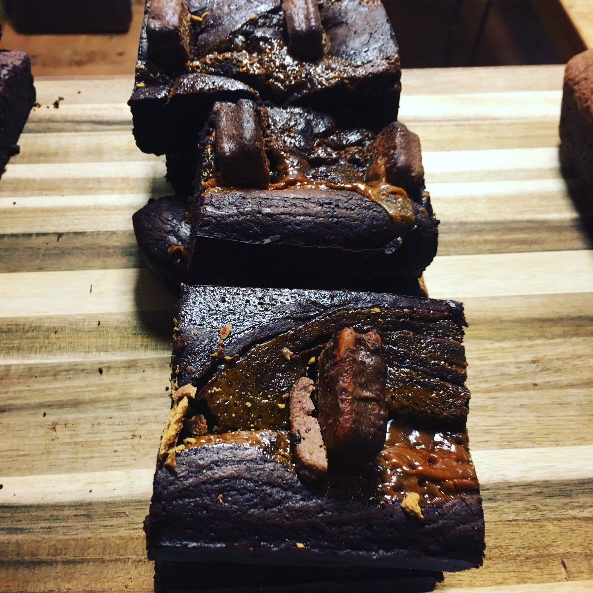 Mudcafes's tweet photo. Salted caramel TIMTAM brownies!
#Tooting #croydon #mudcroydon #boxparkcroydon #timtams #brownies ππ« https://t.co/KW606kDV1O