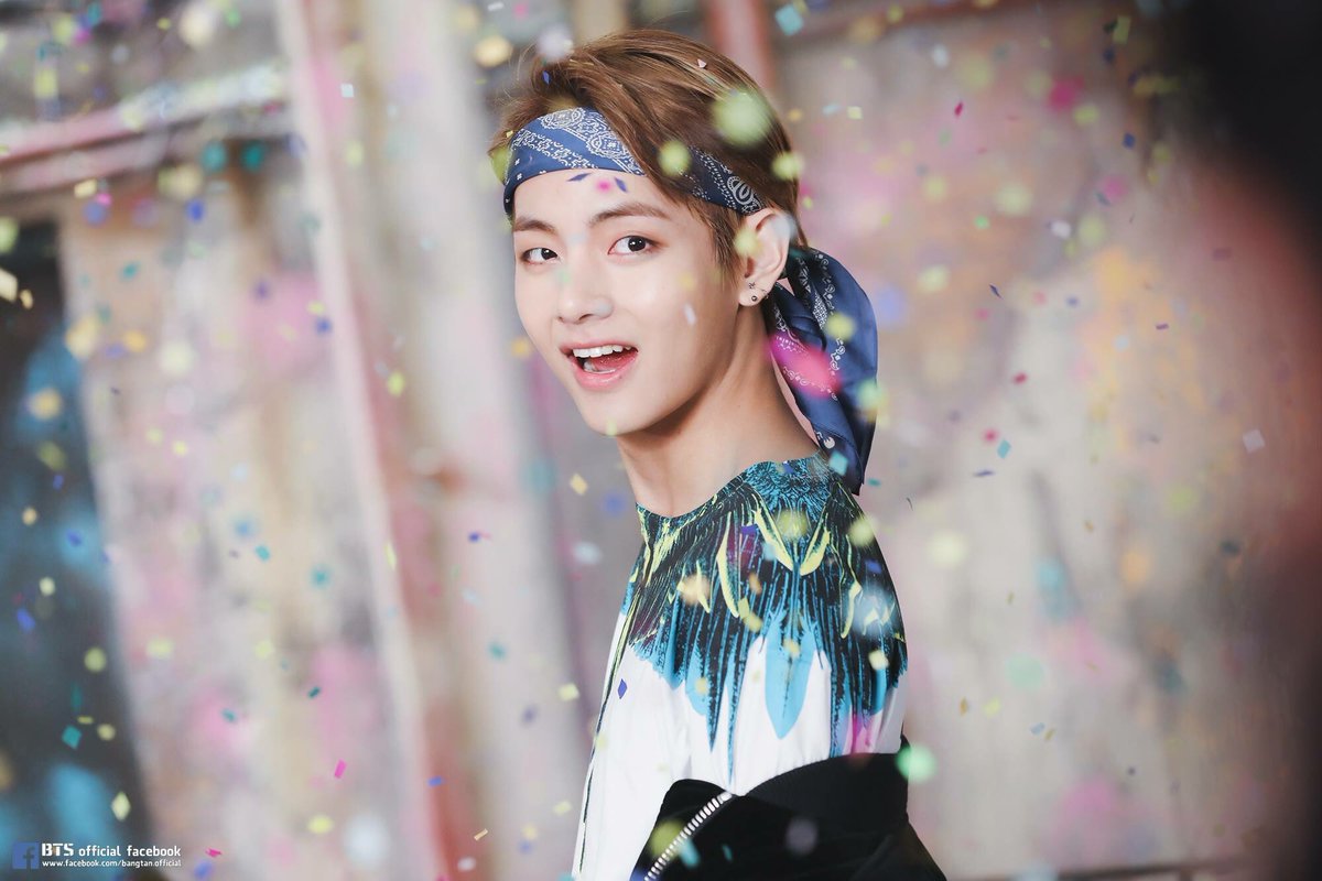 taehyungpic's tweet photo. #You_never_walk_alone https://t.co/ZR9a9NVUeh
