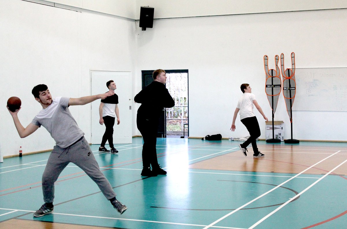 BlackpoolSixth's tweet image. Thank you to players from @lancsWolverines for bringing American Football to Blackpool Sixth yesterday! @B6Active #Sport #Fitness