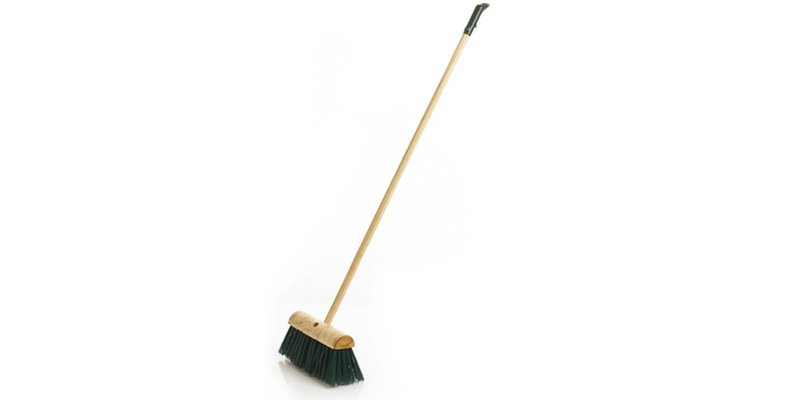 LoveWilko's tweet photo. Store your brushes with the attachment facing upwards to avoid damaging the bristles #WilkoTips #SpringClean https://t.co/NUXXkZgPDL https://t.co/SvIPA6AlLe