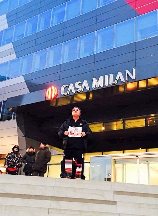 MSabici's tweet photo. @SpazioMilan VOGLIAMO 3 PUNTI...FARZA DIAVOLO! https://t.co/3QLnEaMuVz