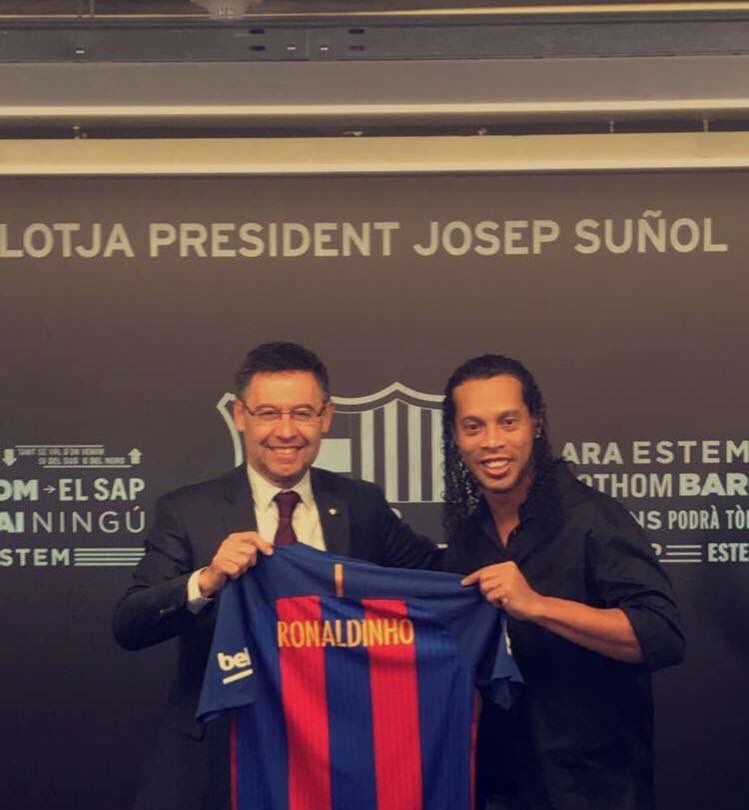 ernestomoctezum's tweet photo. Dinho 😃🤙🔵🔴
#RonaldinhoIsBack https://t.co/NDfcr2ypzs