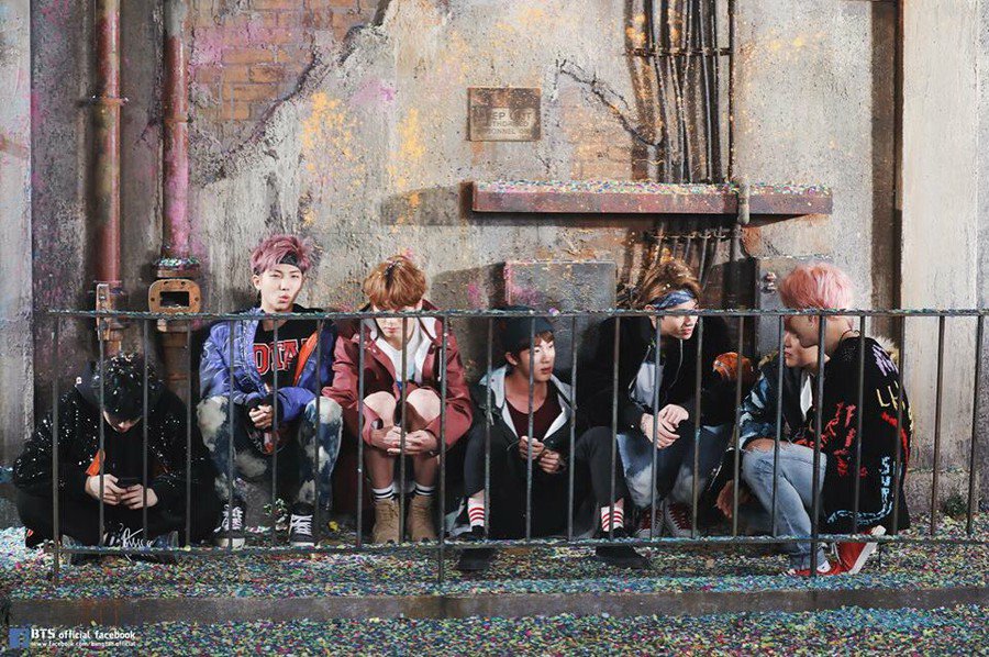 防弾少年団（BTS）you never walk alone JIN  写真② BTSと韓国語】番外編：花様年華とYou Never Walk Aloneについて