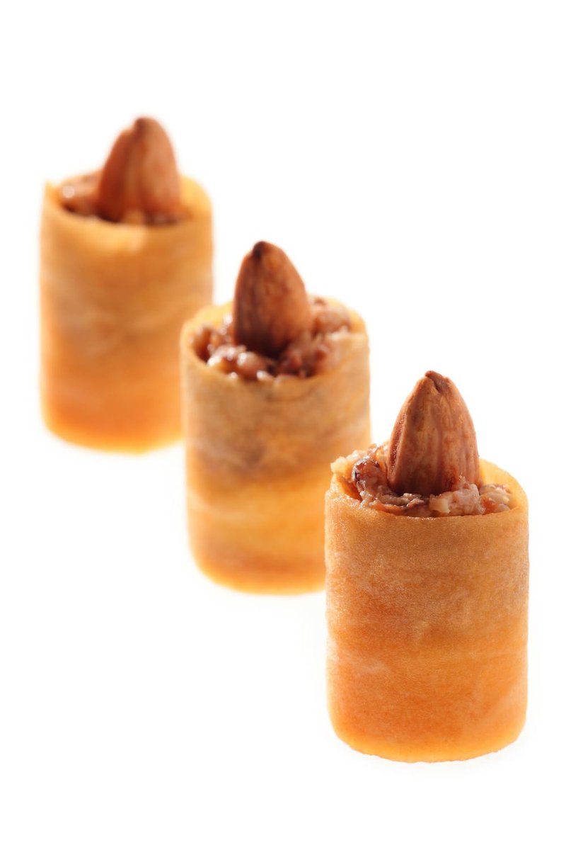BrunoViala's tweet photo. #MondayExecutive
 Le Roll's d'amandes et Shiitakés.
#HauteVoltigeCulinaire #Audace #Authentique #Innovation #StreetFoodChic https://t.co/5sXJmYIWwi