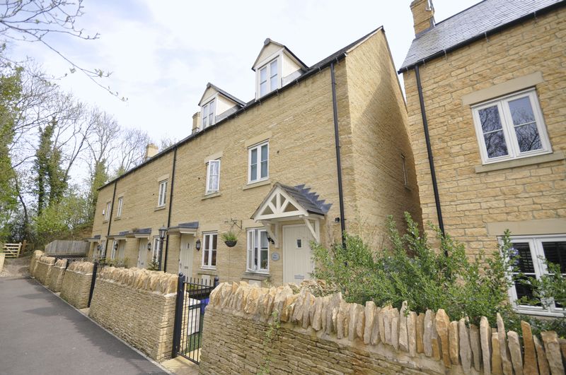 Looking to rent in #Cheltenham ? Check out this beautiful 3 Bed End Terrace.Coln Gardens, GL54 4NB #rental #newhome 
surepropertygroup.com/properties/col…