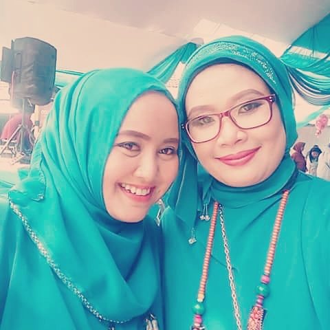 TelyAzalea's tweet photo. Hbd onty.. Sehat slalu... 😀😄😗😘🙏🙏🎁🎂🎉🎊 https://t.co/01IJN94eke
