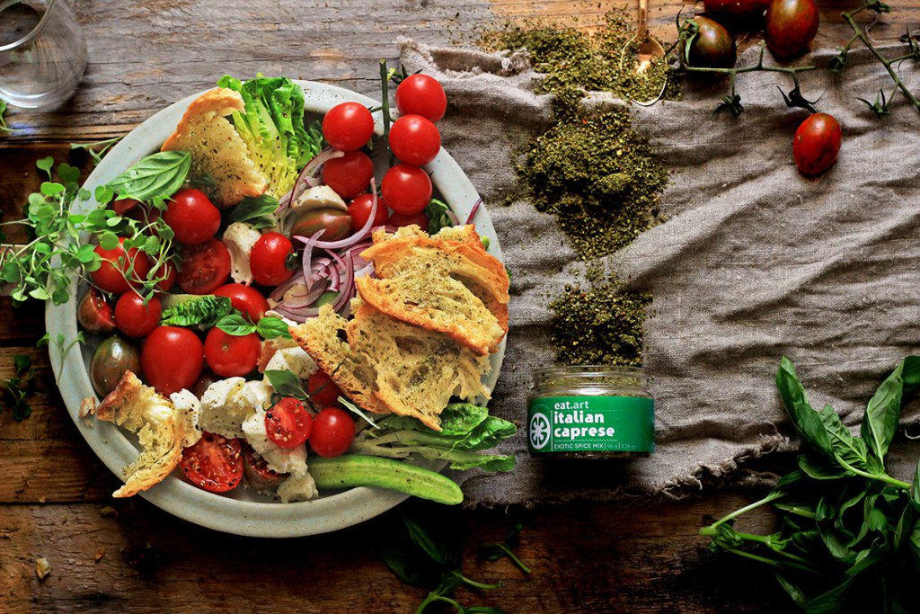 Delectable Caprese Panzanella Salad #exoticspices eatartblog.com/2017/02/08/cap…