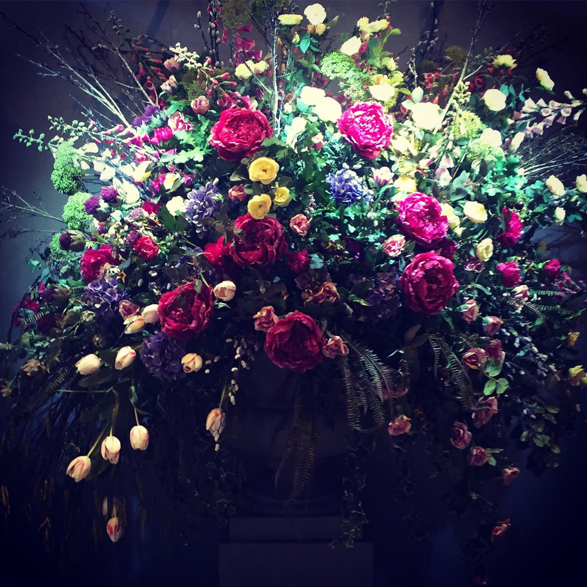 DesignFootnotes's tweet image. Amazing showcase of your work @floralsilk at @SpringAutFair #springfair #silkflowers #fauxflowers #beatifulflowers