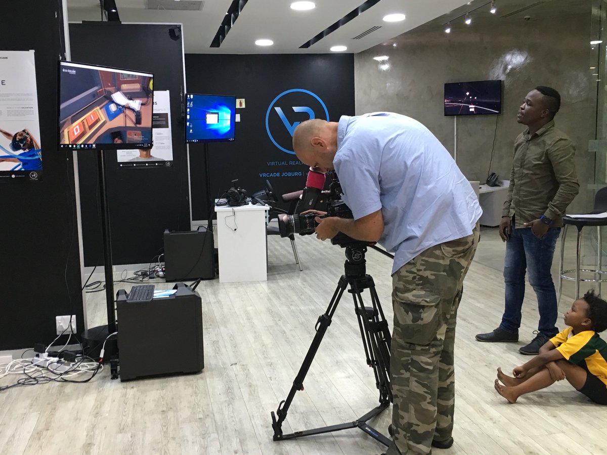 Restinguser_04's tweet image. At the Virtual Reality Arcade at Vodaworld as we find out about gamified learning. Info on #SABCNetwork on #SABCNews on Sunday at 19:30.