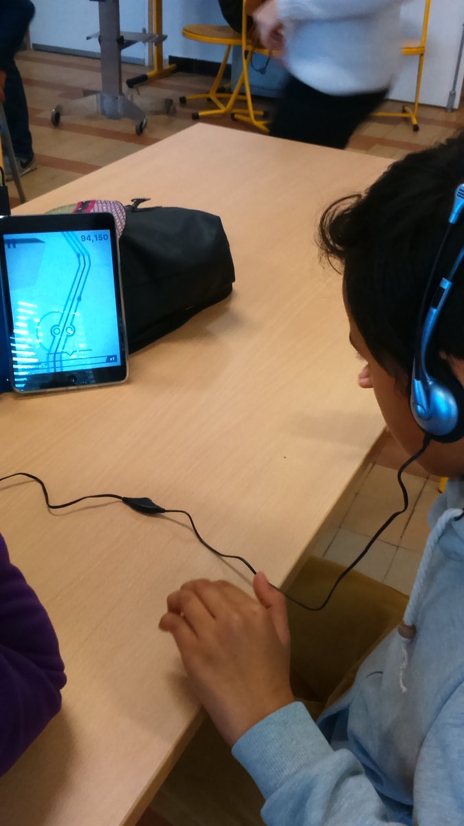 var_les's tweet photo. #Erasmusic #mogees @Dareic Nice https://t.co/KEsxYhWYgD