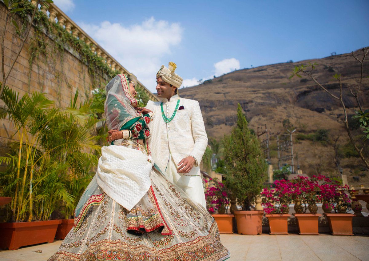 lifeworkstudio's tweet photo. @sabya_mukherjee #sabyasachibride #Lonavalawedding #Destinationwedding #Mumbai @weddingsutra @wedmegood #Bride #lifeworksstudios #dellhi https://t.co/j36LWNZsht