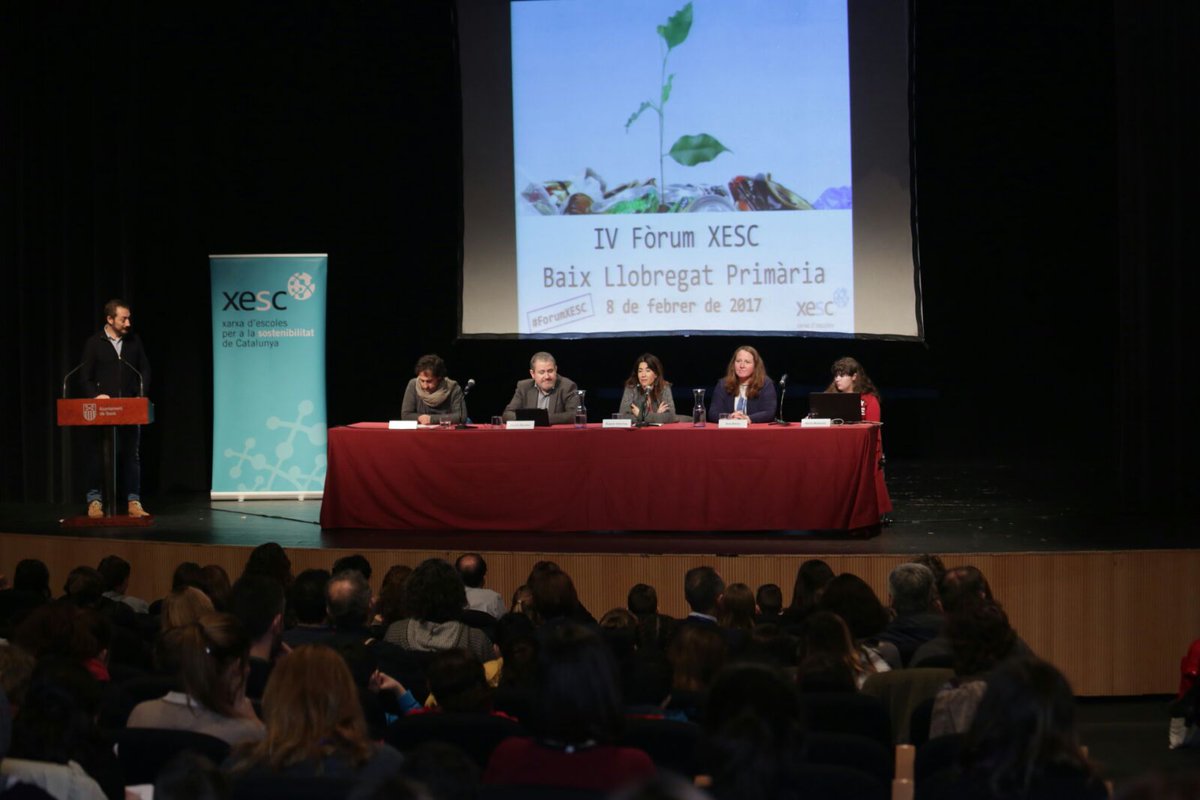 raquelsjimenez's tweet photo. Xarxa escoles per la sostenibilitat reunida a #Gavà: accions locals per un món global #forumxesc https://t.co/VRZxCMl6Bg