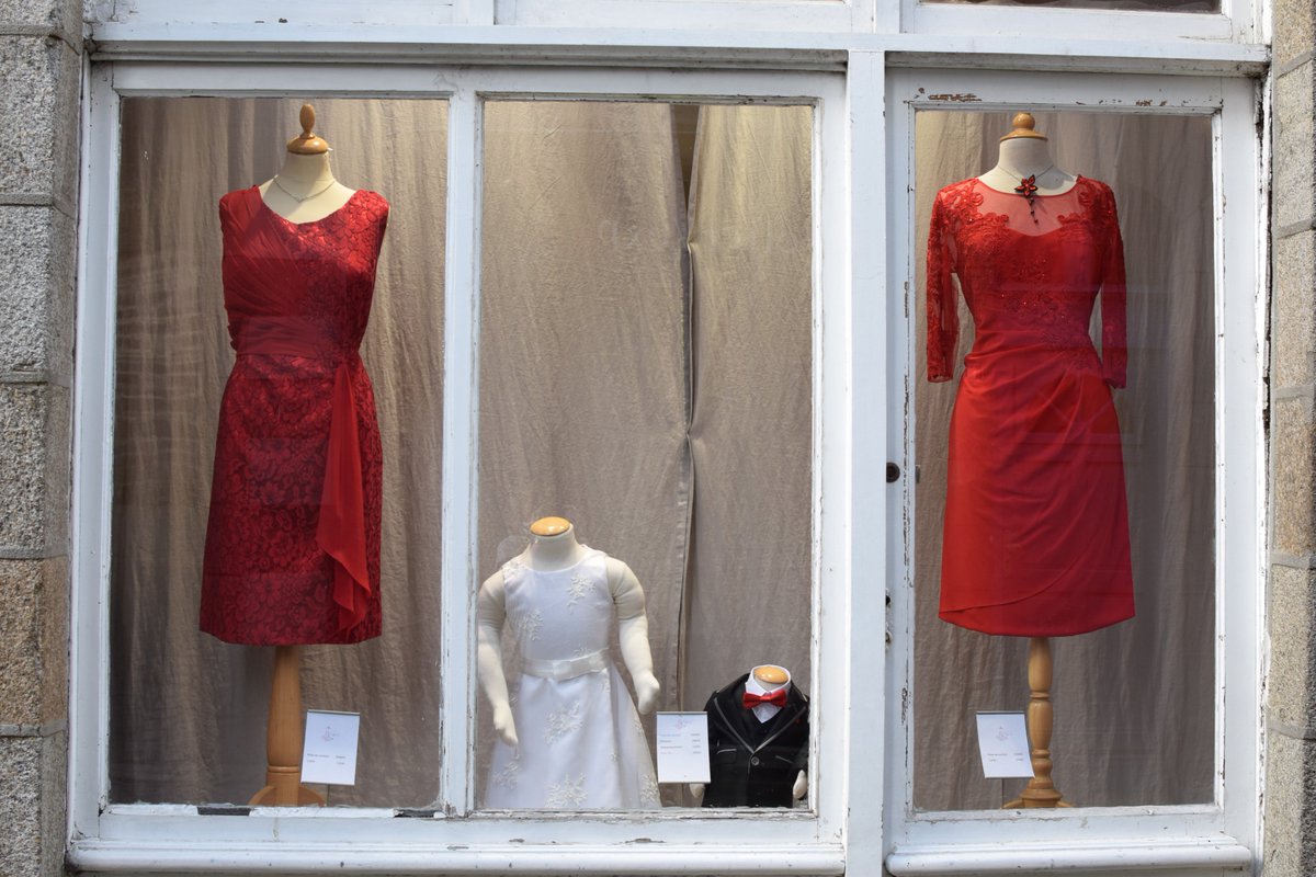 Nouvelle vitrine, tout de rouge vêtue pour la St Valentin!
<a href="/MariageBrest/">MariageBrest</a> <a href="/Mariagesnet/">Mariages.net</a> <a href="/BudgetMariage/">Budget Mariage</a>