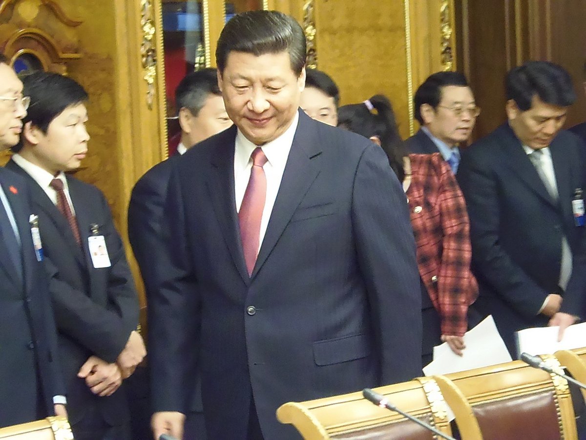 胡平：习近平确实不学无术得惊人。例如给他写稿的人明明写的是中国人均收入8000美元，但他说成8000万美元 。对基本的经济问题没有概念。齐之丰《胡平专访：“习核心”的权力格局》全文：https://t.co/eafHNlAhRO；视频：https://t.co/3Q6l9O54hc