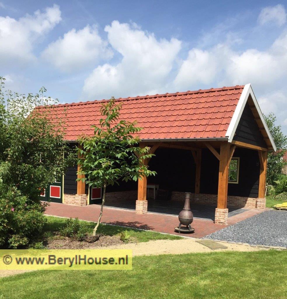Mooie kapschuur met rood genuanceerde Tuile du Nord dakpannen #laatdiezomermaarkomen