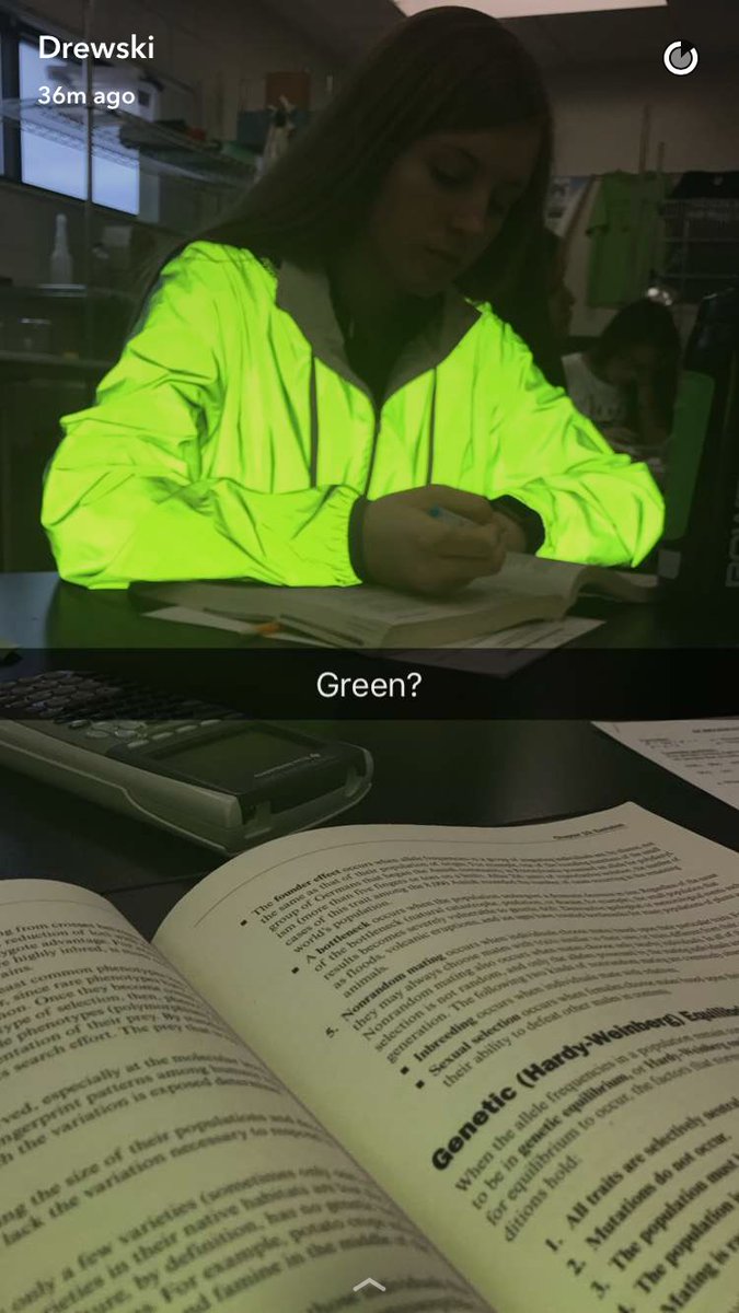DrewOlszewsk1's tweet photo. Which ones the actual jacket color 🤔 https://t.co/MX9IatZCgS