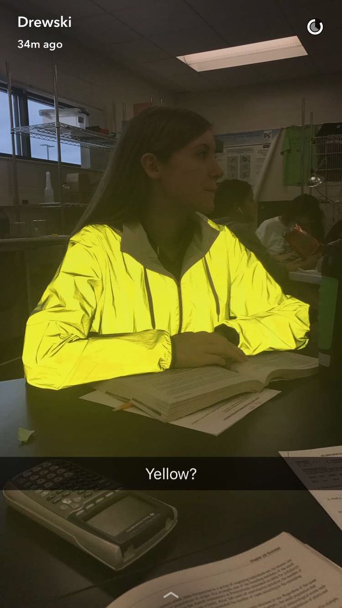 DrewOlszewsk1's tweet photo. Which ones the actual jacket color 🤔 https://t.co/MX9IatZCgS