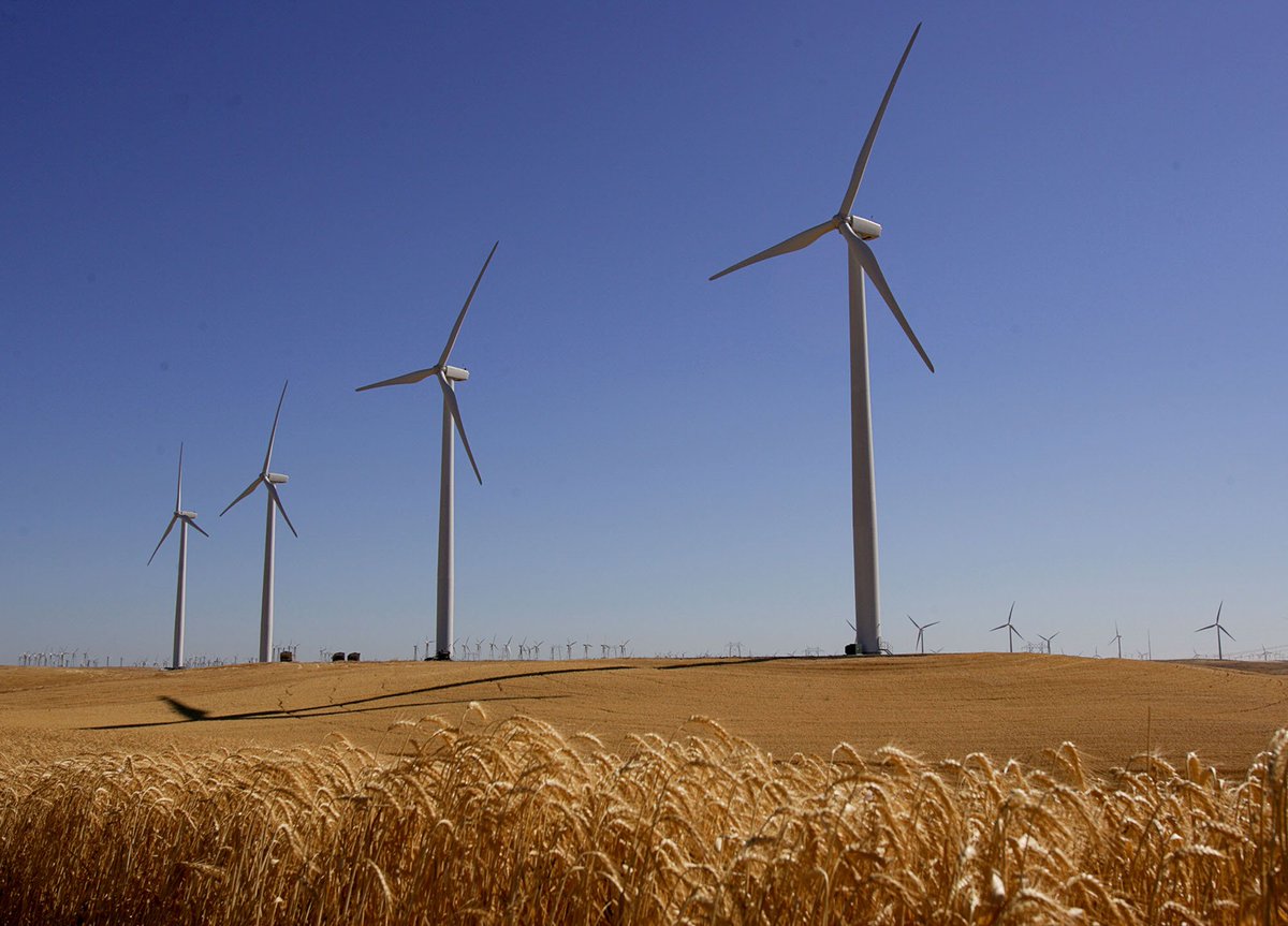 BloombergNEF's tweet photo. Since 2012 the US has added 76GW of renewable energy capacity @BCSECleanEnergy. More facts at https://t.co/K3nSgW0yqx https://t.co/vXBQ36twg7