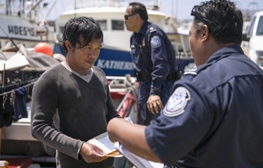 My latest for <a href="/SeafoodSource/">SeafoodSource</a>: After accusations of labor abuses, Hawaii implements changes, but stigma remains seafoodsource.com/news/supply-tr…