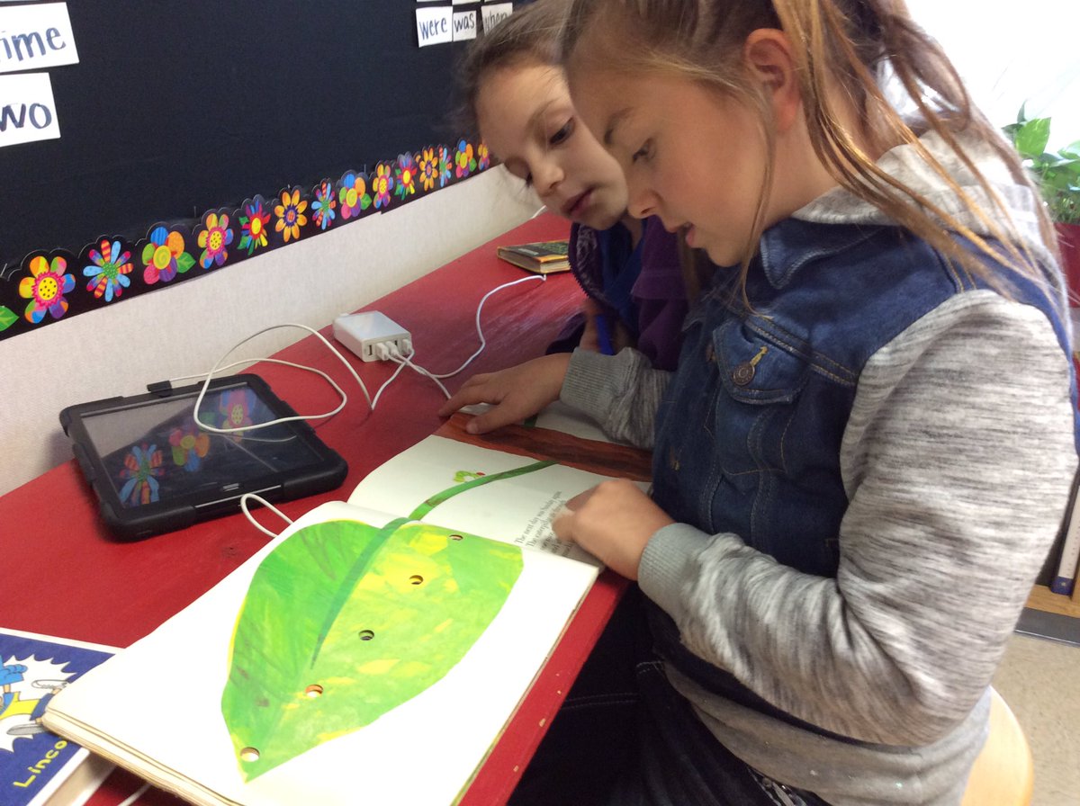 StubbsTerri's tweet photo. Students discussing genres-debating if a text is fiction or informational fiction. #readonlampasas https://t.co/9sMSQxnKLJ