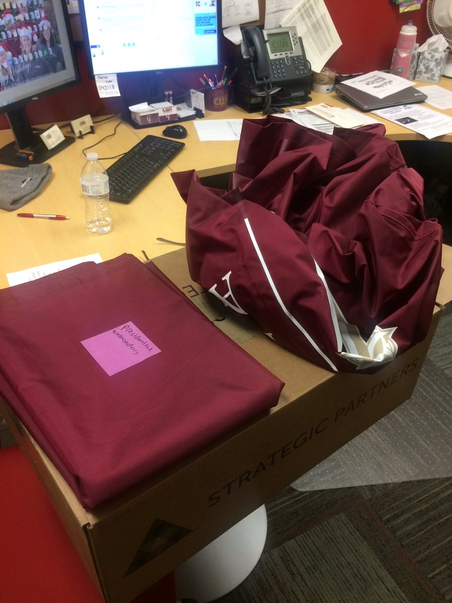 CWI_Ambassadors's tweet photo. One of these banners was folded by Kellen, one was folded by Jordan? 🤔😩🙈 https://t.co/gtRJwuggvr