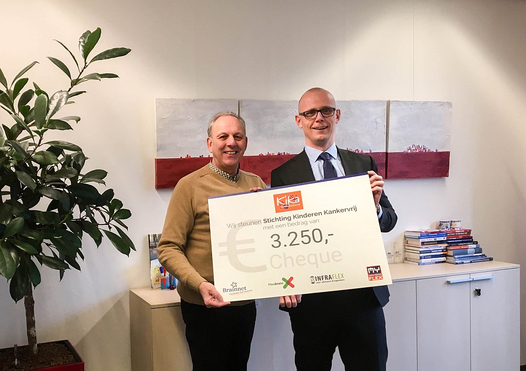 Infraflex's tweet image. Flexbrain steunt @KiKa8118 met een donatie van € 3.250,-. Vandaag nam Rien Schimmel de cheque in ontvangst
