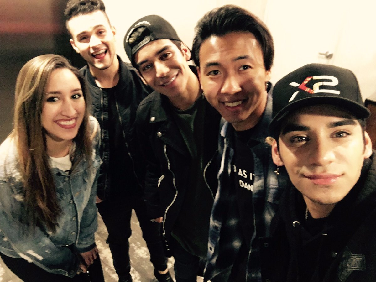 brandeecimo's tweet photo. #X2squad @X2twinsofficial @ezeeeofficial @Jpcardenasss #Nina #Jose #Brandeecimo #Cute #Group #Selfie #LoveIt #LikePhoto π±π±π±π±π± https://t.co/UTaUoV0AYw