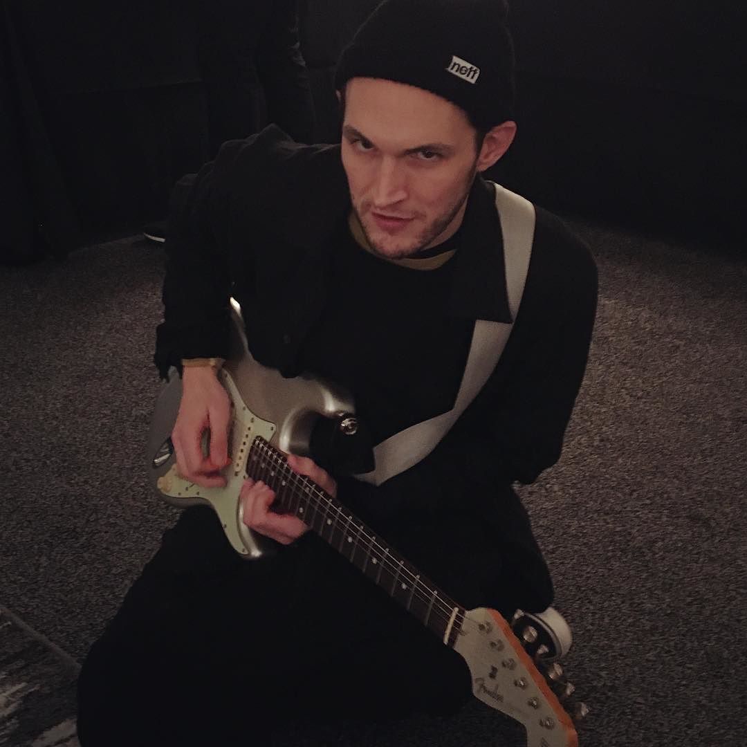 ChiliPeppers's tweet photo. whats up Josh

https://t.co/Id4eXr8SXT https://t.co/KWBgpc9bLP