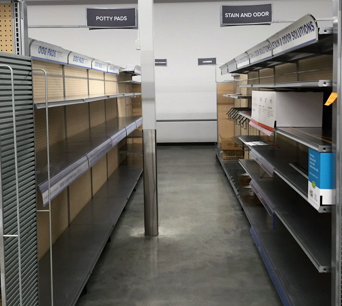 prime_retail's tweet photo. Merchandise will soon be placed on shelves as a #fixtureinstallation team from @prime_retail finishes work at a new pet supplies retailer. https://t.co/wrkJUhNlOI